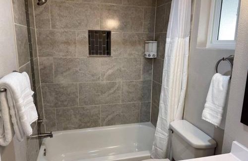 University Heights Apartment | Modern Studio - Near Unm, Nob Hill And Downtown