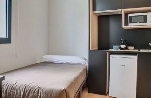 Milagrosa Apartment | Modern Studio with High-Speed Wi-Fi in Pamplona