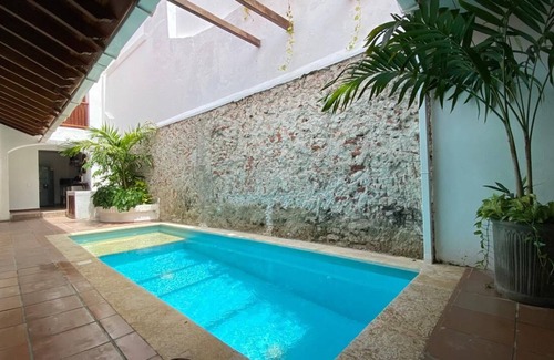 Cartagena Walled City Villa | ✯Modern & Stylish 6BD Villa✯ in Old City w/ Pool