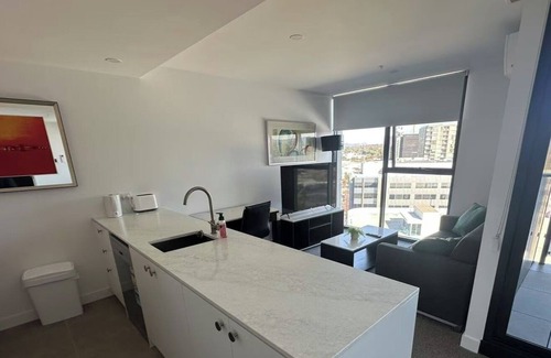 Phillip Apartment | Modern Style Comfortable 1Bedroom Apt with Parking