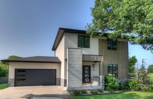 Joplin House | Modern Style Home Located in the Heart of Joplin!