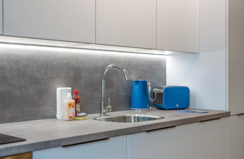 Potters Bar Apartment | Modern Stylish 2 bedroom apartment in the heart of Potters Bar