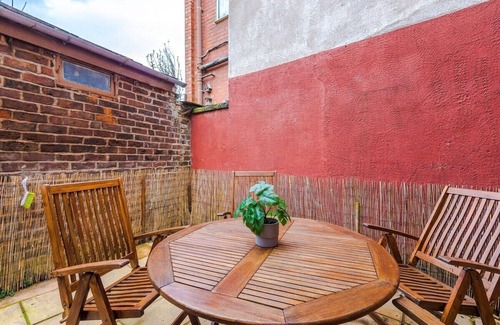 Salford House | Modern & Stylish house | FREE parking/city centre
