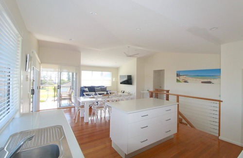 Crescent Head House | MODERN & STYLISH WITH VIEWS