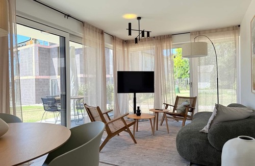 Unteruhldingen Apartment | Modern Suite Happiness with covered terrace near the lake and beach in Uhldinge
