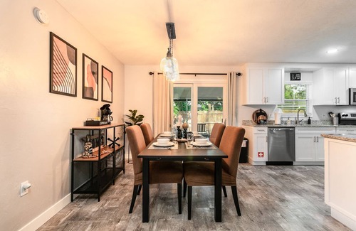 Gainesville House | Modern & Tasteful Pool Home Close to Devil's Millhopper Geological State Park