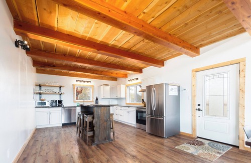 Beaver Mines Cabin | Modern Timber- Hot tub, sauna, theatre, climb wall