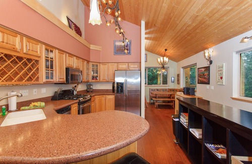Alyeska House | Modern Townhome with stone fireplace, mountain views, deck & ski in/out