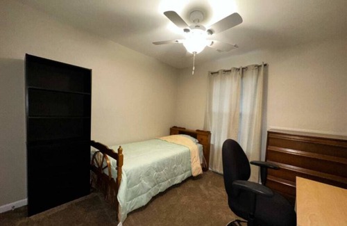 Winchester House | Modern Townhome within walking distance of Old Town Winchester and attractions