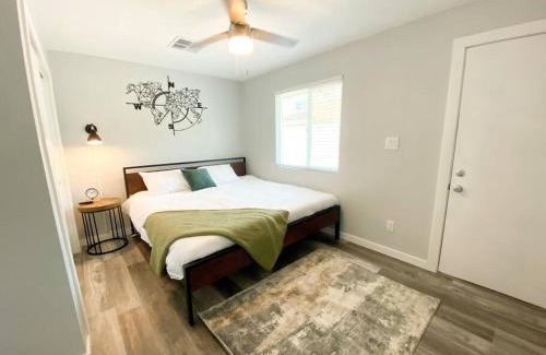 Jen Tilly Terrace Villa | Modern Townhouse in Tempe Near Arizona State University with Fast Wi-Fi & Free Parking for Cozy Stay
