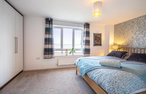 Maidenhead Apartment | Modern Townhouse - Sleeps up to 6