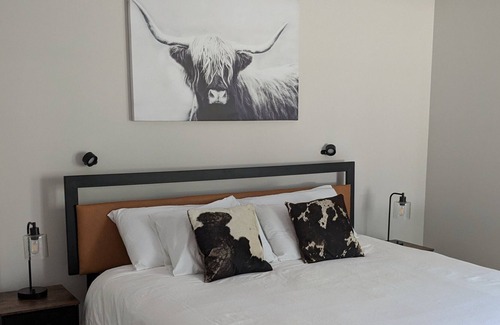 Sparrow Bush House | Modern Tranquil Nordic Retreat - Upper Delaware River recreation area
