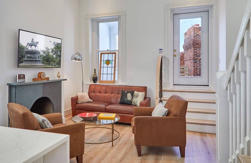 Logan Circle Apartment | Modern Treetop Oasis in Historic Home on Logan Circle.