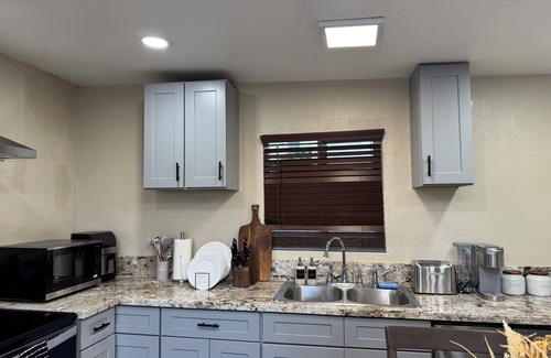 Hanford Apartment | Modern Unit with King Bed in Hanford