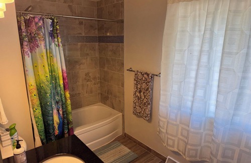 Bolingbrook House | Modern, Updated, and Centrally Located, Townhouse Retreat.