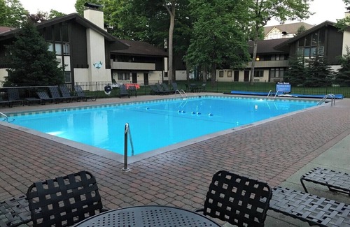 Boyne Falls Condo | Modern updated Boyne Mountain studio condo in the Villa perfect for a small family or group