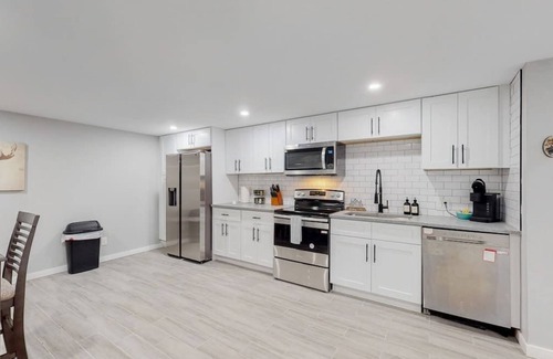 Southeast House | Modern & Updated Unit in Prime Location