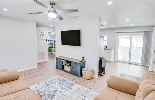 Cypress Gardens House | Modern Vacation Home near Legoland