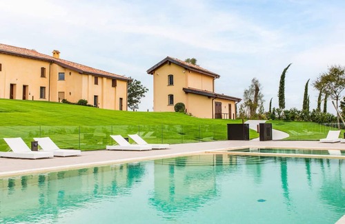 Castel San Pietro Terme Villa | Modern villa near Bologna