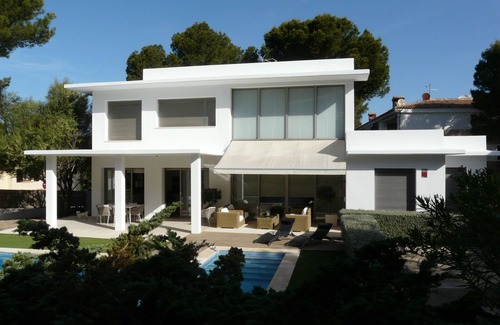 Santa Ponsa Villa | Modern villa with pool and sleeps 8