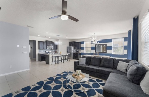 Loughman Villa | Modern Villa With South Facing Private Pool/Spa Near Disney!