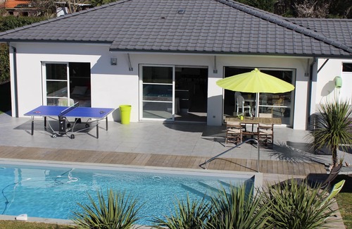 Gradignan House | Modern villa with swimming pool 15 minutes from Bordeaux in a quiet area