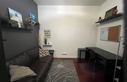 Pearl District Condo | Modern, Walkable 2BR/2B condo in Pearl District, Portland w/AC, Wifi, Smart TV