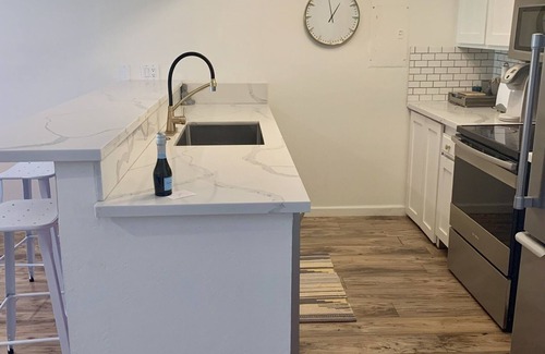 Palm Springs Condo | Modern & Walkable South Palm Springs Condo