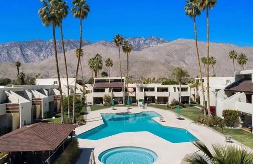 Palm Springs Condo | Modern & Walkable South Palm Springs Condo
