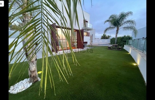 Western Andalusia Villa | Moderna y Cálida Villa con Espectaculares Vistas a Sevilla