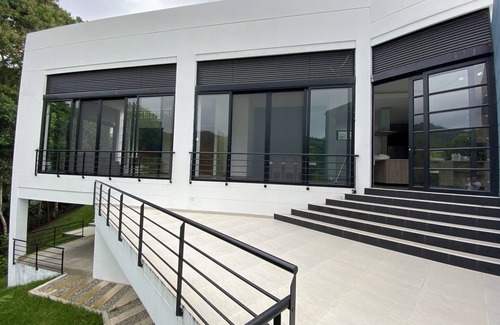 Ibague Villa | Moderna y Lujosa Casa Campestre en Ibagué con Salón de Juegos