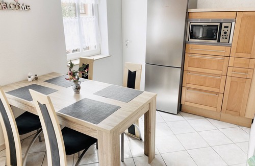 Grimma Apartment | Moderne Ferienwohnung mit 3 Schlafzimmern, Küche und Bad