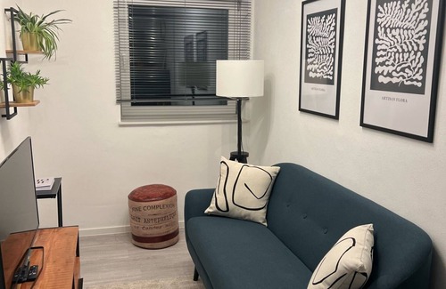 Luegde Apartment | Moderne Ferienwohnung mit Regendusche und Offener Küche in Lüdge
