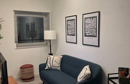 Luegde Apartment | Moderne Ferienwohnung mit Regendusche und Offener Küche in Lüdge