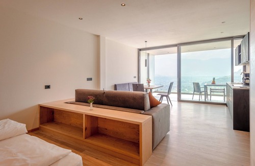 Lagundo Apartment | moderne Ferienwohnungen in Algund, Panoramablick und Pool am Algunder Waalweg