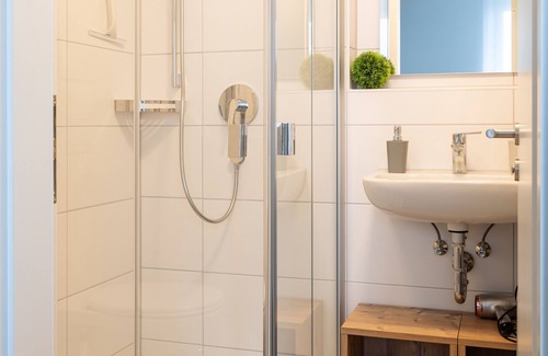 Wanne Apartment | Modernes 1 Zimmer -apartment in Tübingen