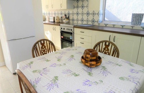 Severn Beach House | Modernised and spacious family home.