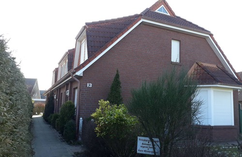 Westeraccumersiel House | Modernized vacation townhouse in Dornumersiel