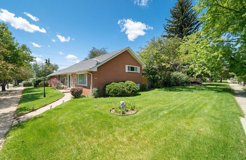 Cheyenne House | Modernly Sophisticated 3 Bedroom Home
