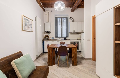 Corsico Apartment | Moderno Loft nel Cortile di un Casale Storico