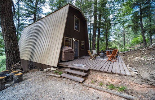 Cloudcroft Cabin | Modified A Frame Cabin.King bed. Only mins. from Ski Cloudcroft and the village.