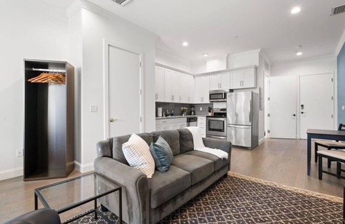 Historic Ybor Apartment | Mojito Manor | Luxe Studio On 7th Ave w/Balcony