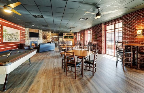 Moline Hotel | Moline Riverbank Charm! Complimentary Services & Saloon | 3 Units