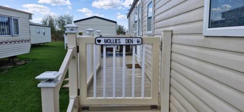 Ingoldmells Resort | MOLLIES DEN 6 Berth 2 Bedrooms Waterside Leisure Park Ingoldmells