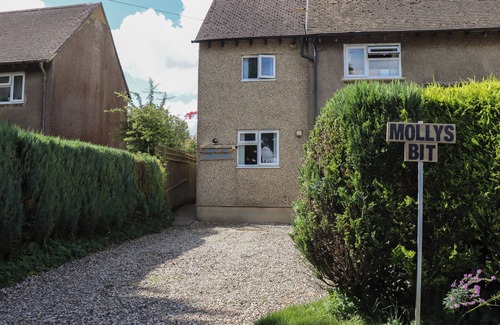 Nether Westcote Cottage | MOLLY'S BIT, pet friendly, with a garden in Bourton-On-The-Water
