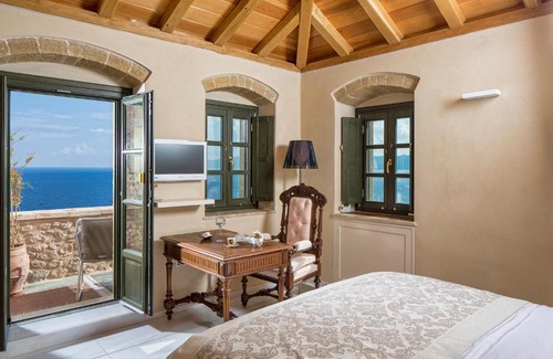 Monemvasia Hotel | Moni Emvasis Luxury Suites