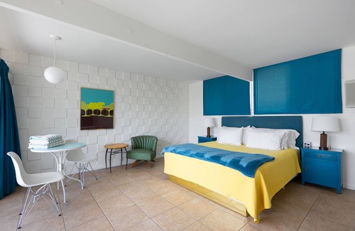 Desert Park Estates Hotel | Monkey Tree Hotel 7 by AvantStay | Stylish Hotel in Palm Springs w/Pool!