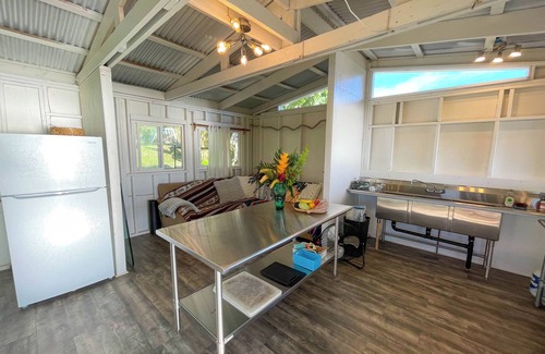 Kealakekua Apartment | Monkeypod Canopy with Shared Bath and Common House