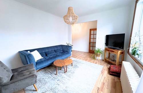 Cote-Des-Neiges—Notre-Dame-De-Grace Apartment | Monkland Cozy Plex