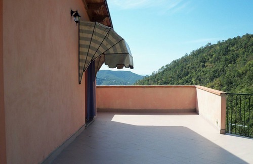 Casarza Ligure Apartment | mono room suitable for couples who want peace, not disturbed, with land